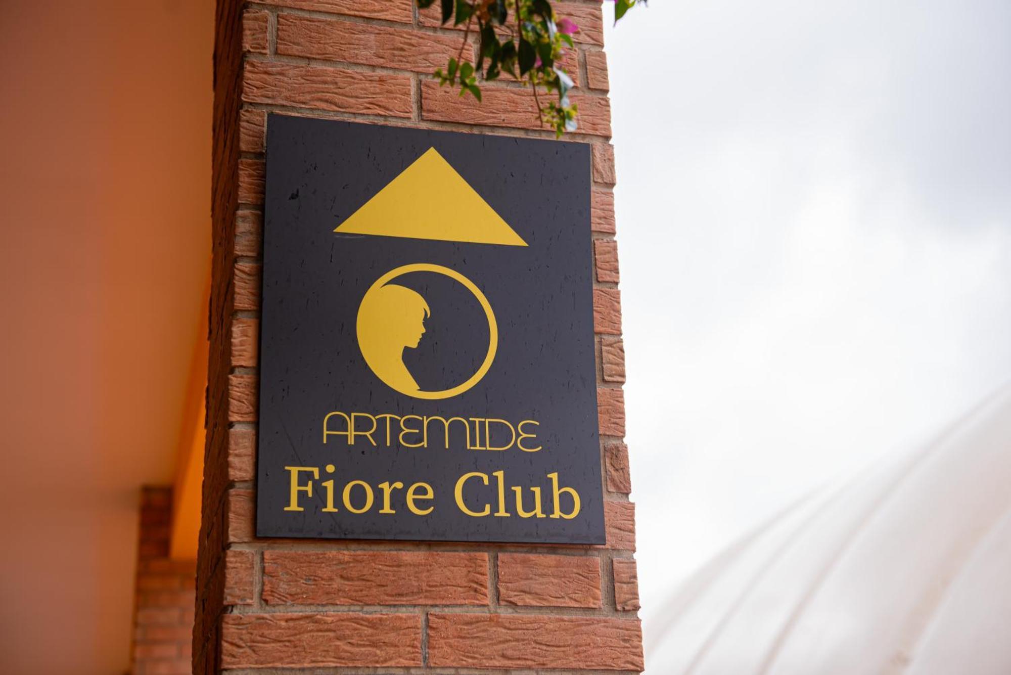 Artemide "Fiore Club" B&B Suite Spa Giffoni Valle Piana Exteriör bild